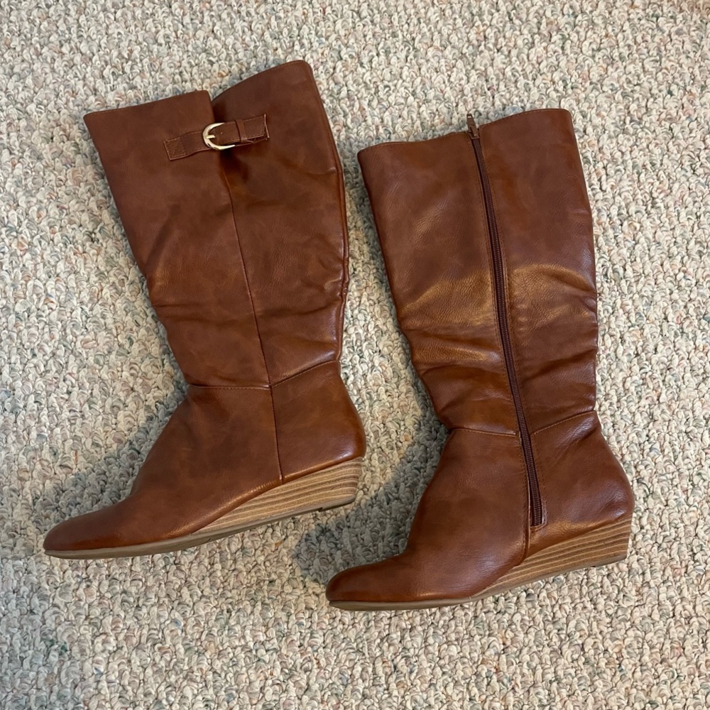 Women’s Knee High Zip Up Cognac Boots - Picture 9 of 10
